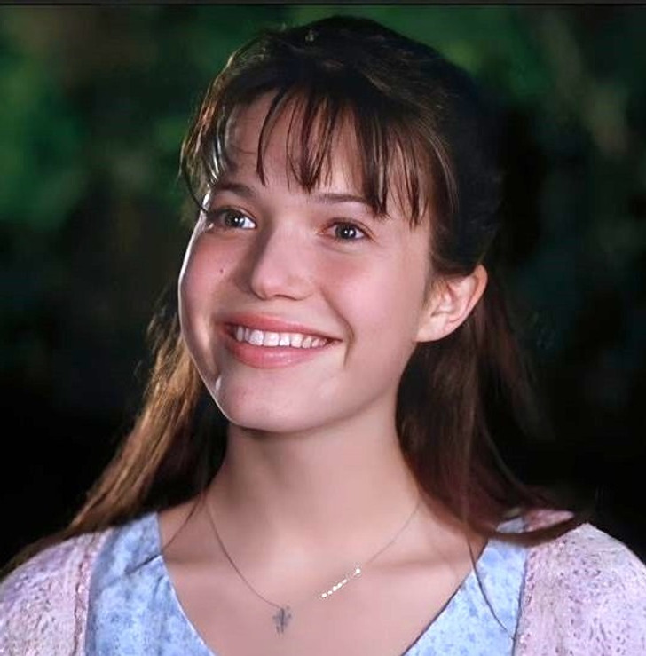 “What Happened to Her Face?” Mandy Moore’s “Unrecognizable” New Look(02)