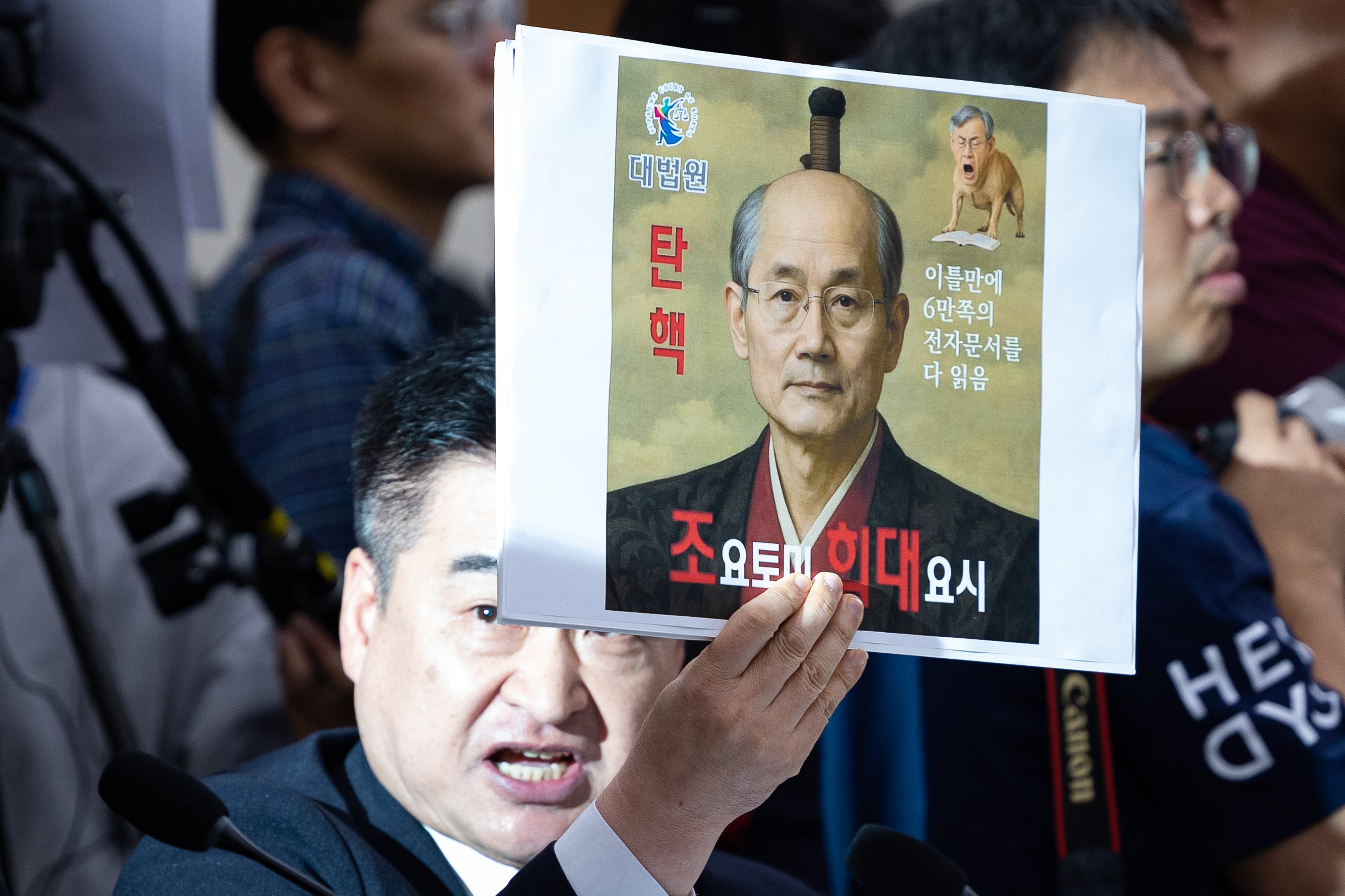 Lee Jun-seok Draws Toyotomi Hideyoshi Parallel to President Lee Jae-myung