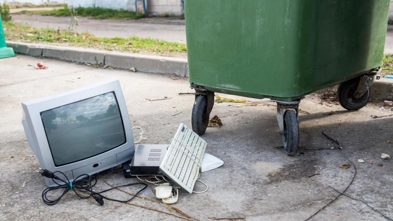 Don't throw away your laptop: How to install Windows 11 on unsupported ...