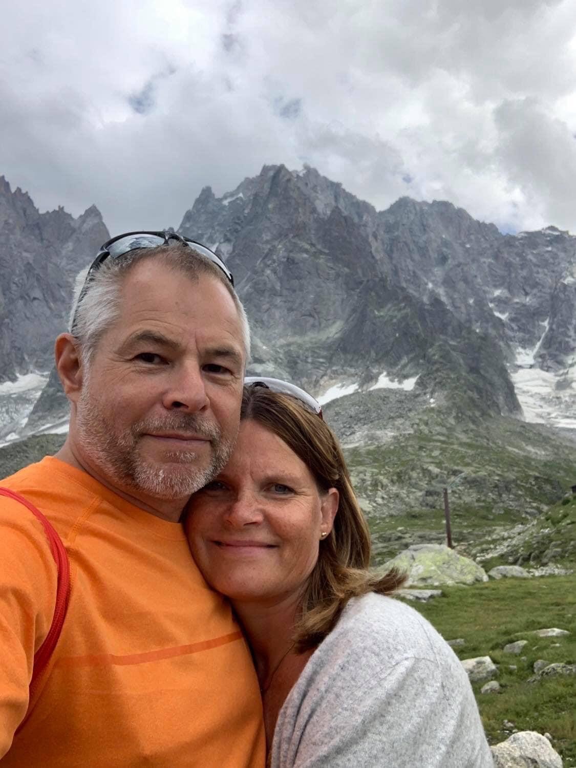 Svein Johnny Jenssen og Unni Eva Jenssen er to av de fem omkomne etter trafikkulykken på E8 ved Hundbergan i Troms. Politiet frigir nå politiet navnet på de omkomne til mediene. Foto: Politiet / Handout / NTB