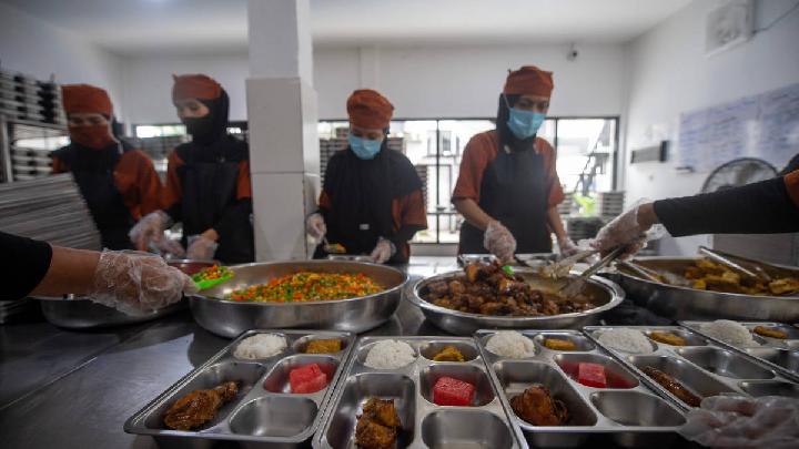 SPPG Tanggapi Larangan Masak Menu MBG Sebelum Pukul 12 Malam