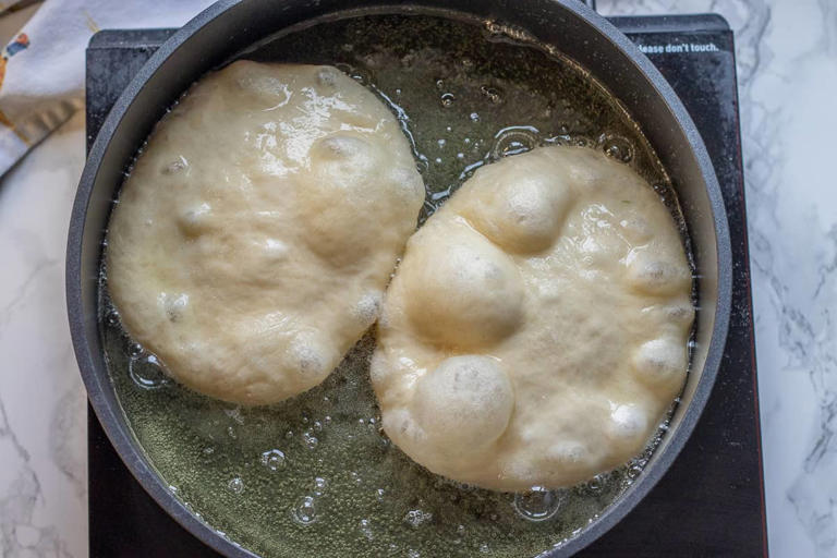 Pişi - Turkish fried dough