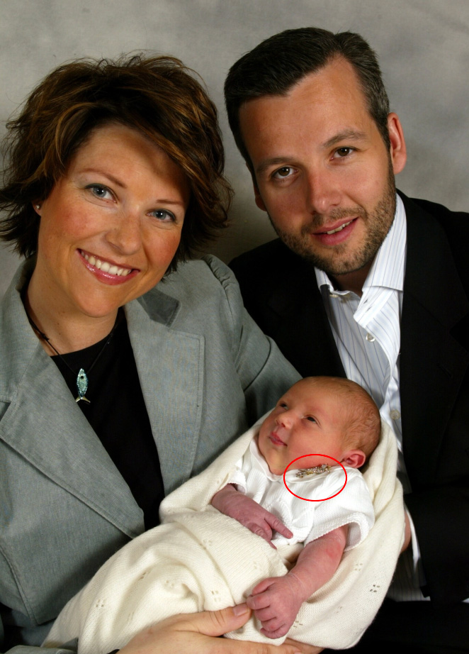 Prinsesse Märtha Louise og Ari Behn sammen med sin tre dager gamle datter. Foto: Knut Falch/NTB.