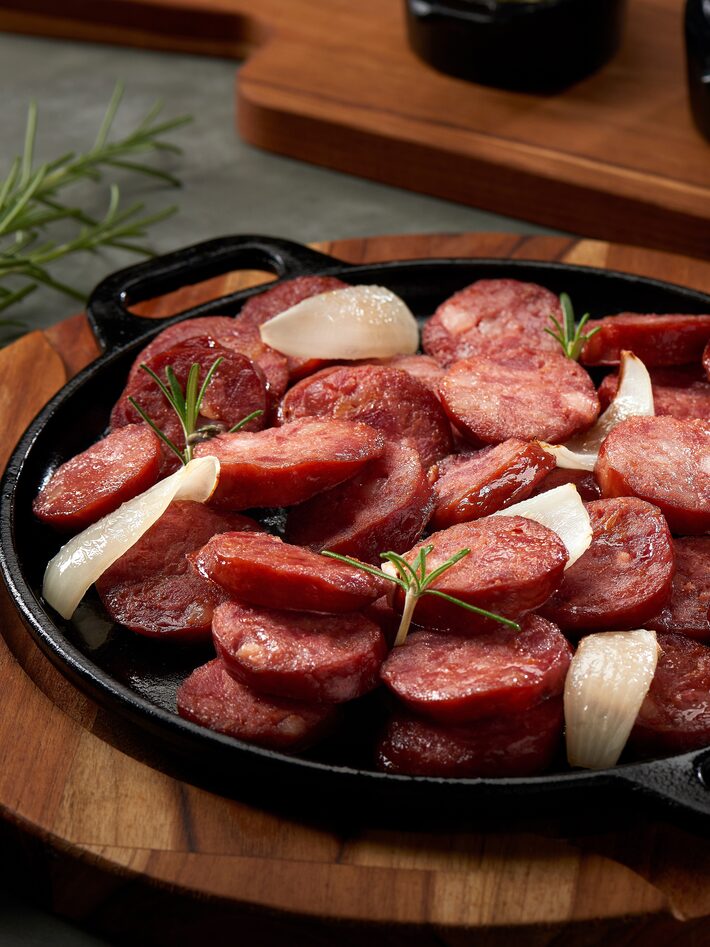 Do que é feita a linguiça calabresa? Especialista responde