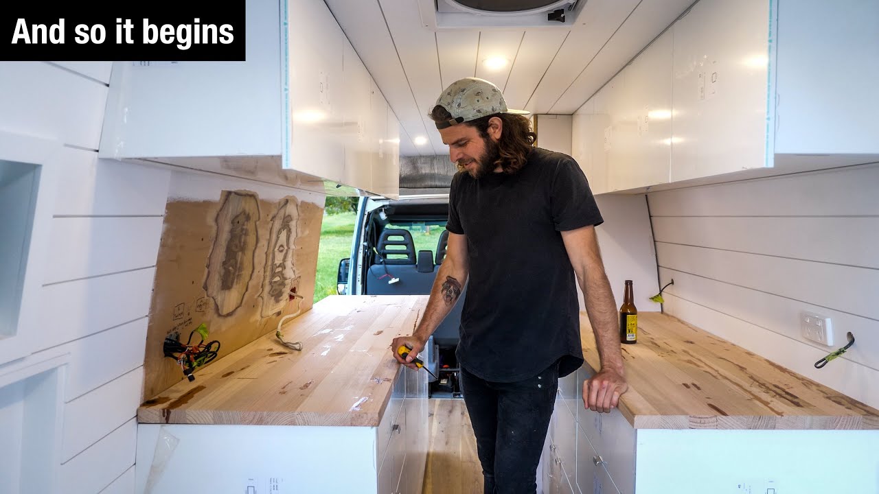 I built my dream van kitchen! 🍽️