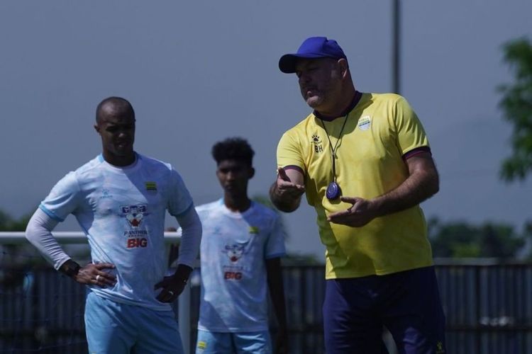 Misi Jaga Marwah GBLA, Hodak dan Klok Pastikan Persib Siap Hadapi Selangor FC di ACL Two 2025