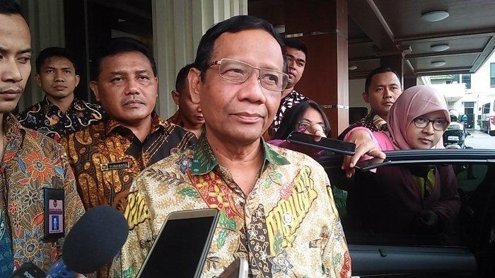 Menteri Kordinator Bidang Politik Hukum dan Keamaman Mahfud MD di Kantor Kemenko Polhukam Jakarta Pusat pada Jumat (3/1/2020). (Tribunnews.com/Gita Irawan)