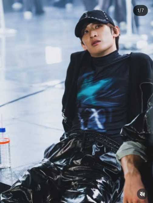 衝撃のカッコ良さ」Snow Man向井康二、色気爆発黒衣装姿にファン悶絶