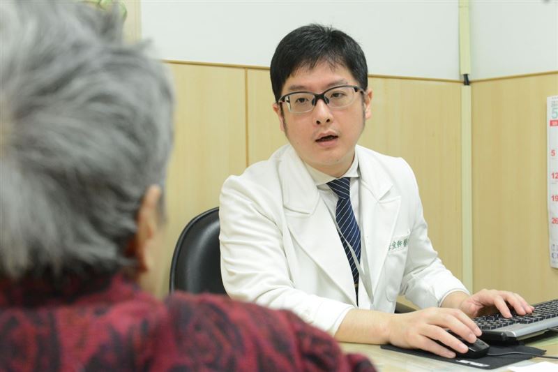 李宜軒醫師看診示意圖。（圖／台北慈濟醫院提供）