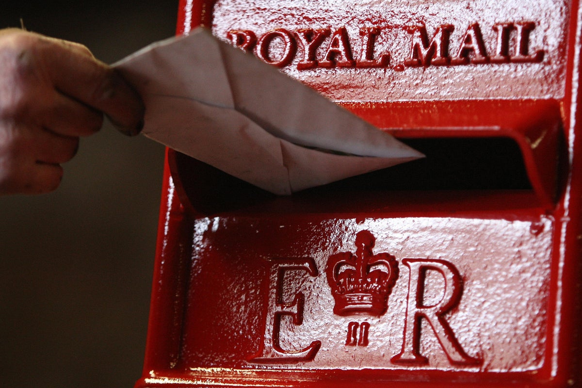 Post Office confirms final dates to send Christmas cards and gifts