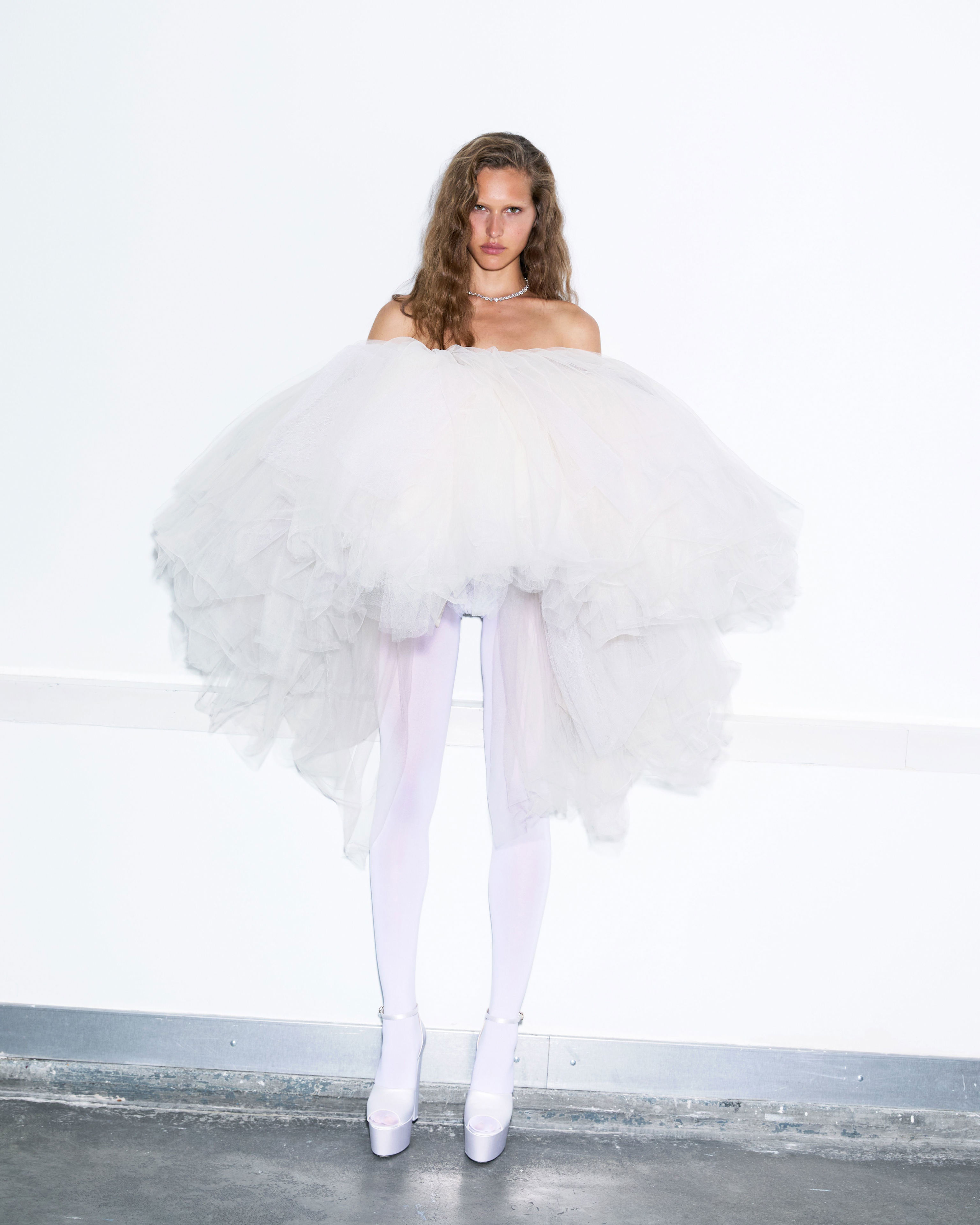 Tendance monochrome : 5 looks à adopter cet automne