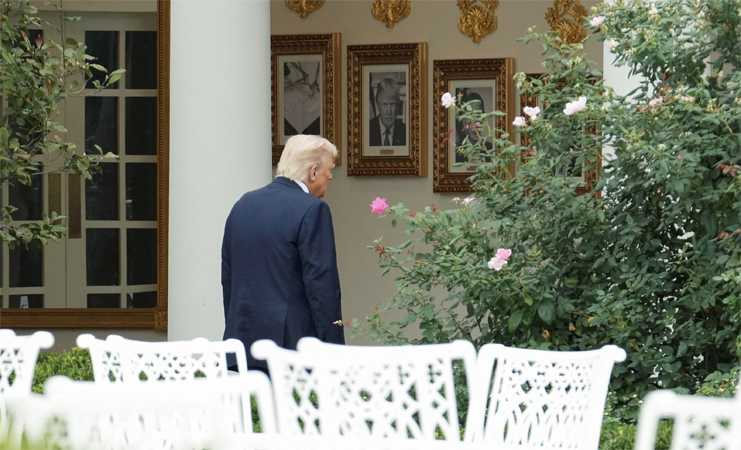 Trump keeps wandering off the job to give tours of his White House ...