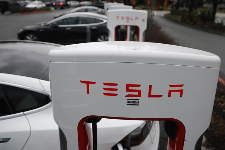 Tesla Stock Rises. Market Looks Ahead to Earnings With Optimism.