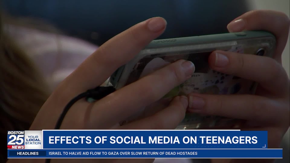 Effects of social media on teenagers