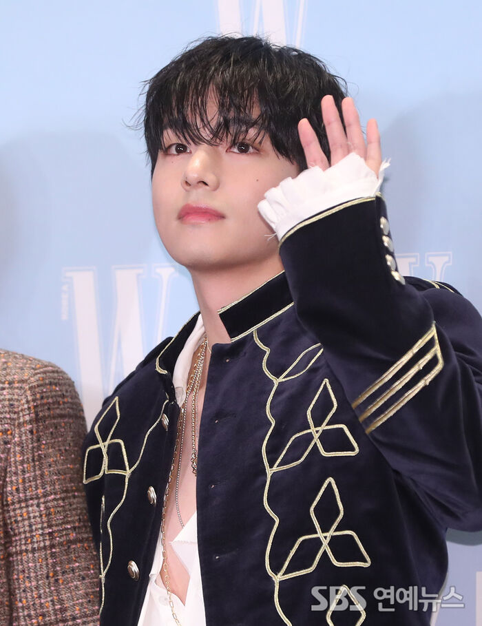 [E포토] 방탄소년단 뷔, '손만 흔들어도 화보컷'