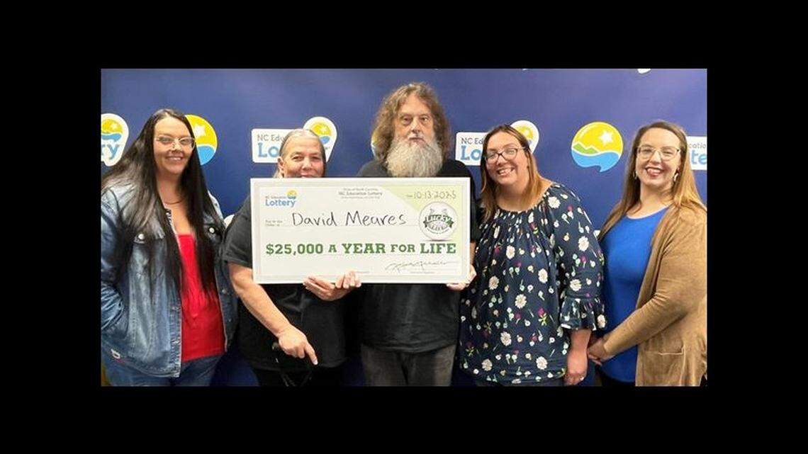 Dad wakes daughters to tell them he won lottery. ‘I'm pretty sure we(02)