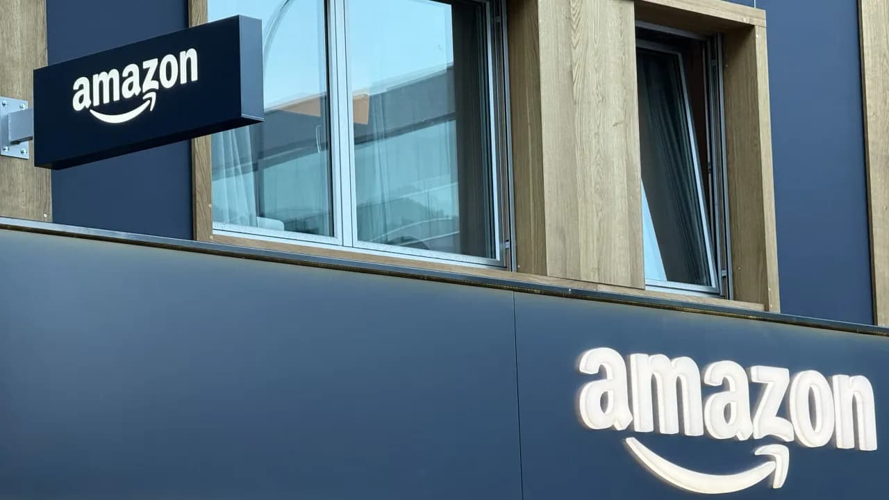 Amazon Stock Sees Retail Chatter Surge 39% Amid HR Downsizing News