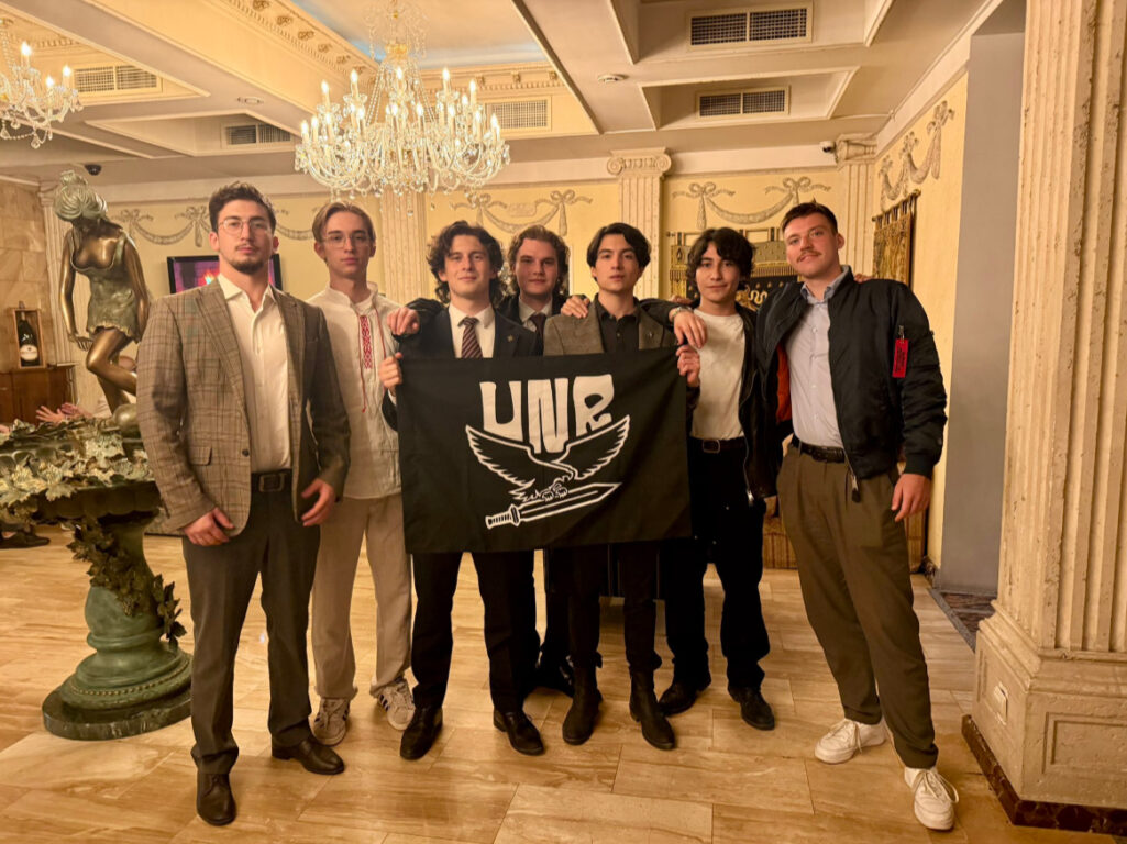 I rappresentanti del gruppo neonazista messicano UNR