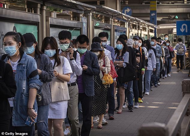 Почти три четверти людей, протестированных в Северо-Восточном Китае, имели антитела к вирусу D/HY11, и эта цифра подскочила до 97 процентов среди тех, кто недавно заболел респираторными симптомами.
