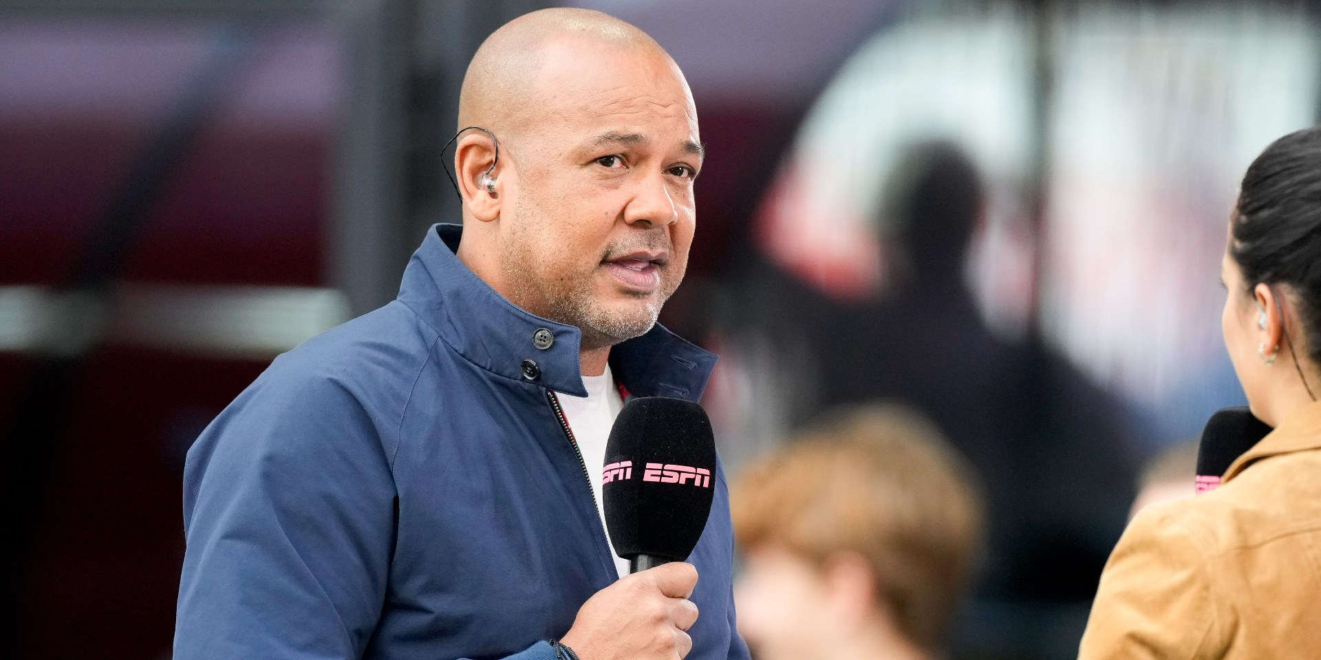 Vink ziet fout van Ajax-speler: 'Ik snap niet wat hij doet'
