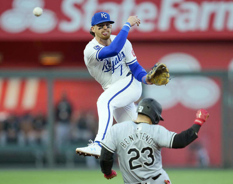 Can Bobby Witt Jr. win his 2nd Rawlings Gold Glove? The Royals have 3 ...