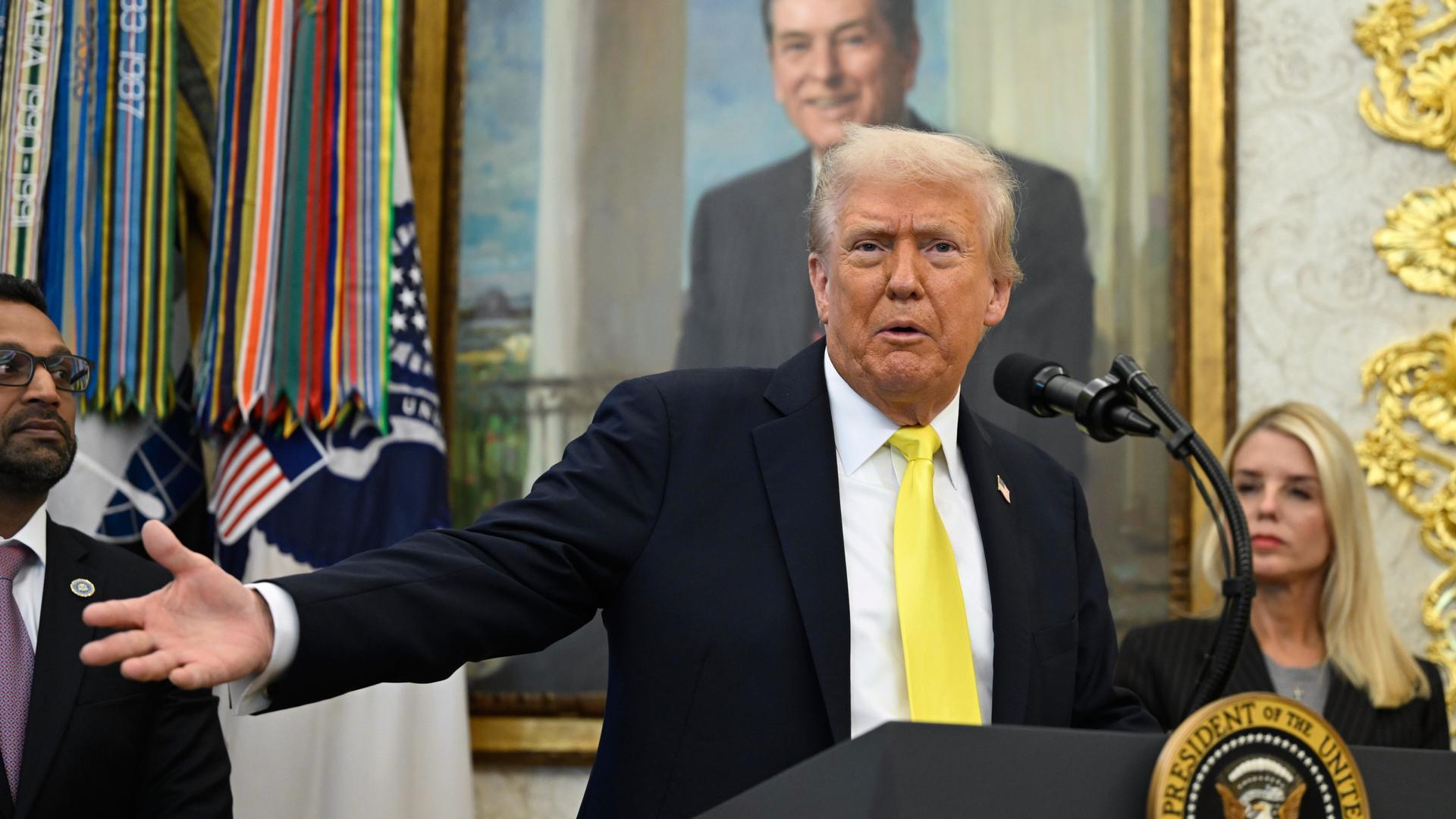 Trump floats idea of attending Supreme Court arguments in the case ...