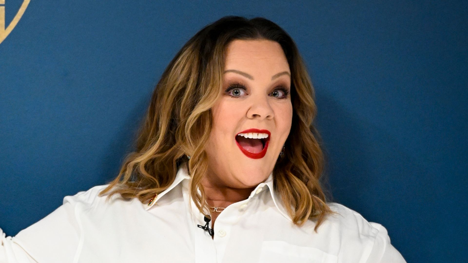 Melissa McCarthy looks incredible in lacy black top and tight skirt
