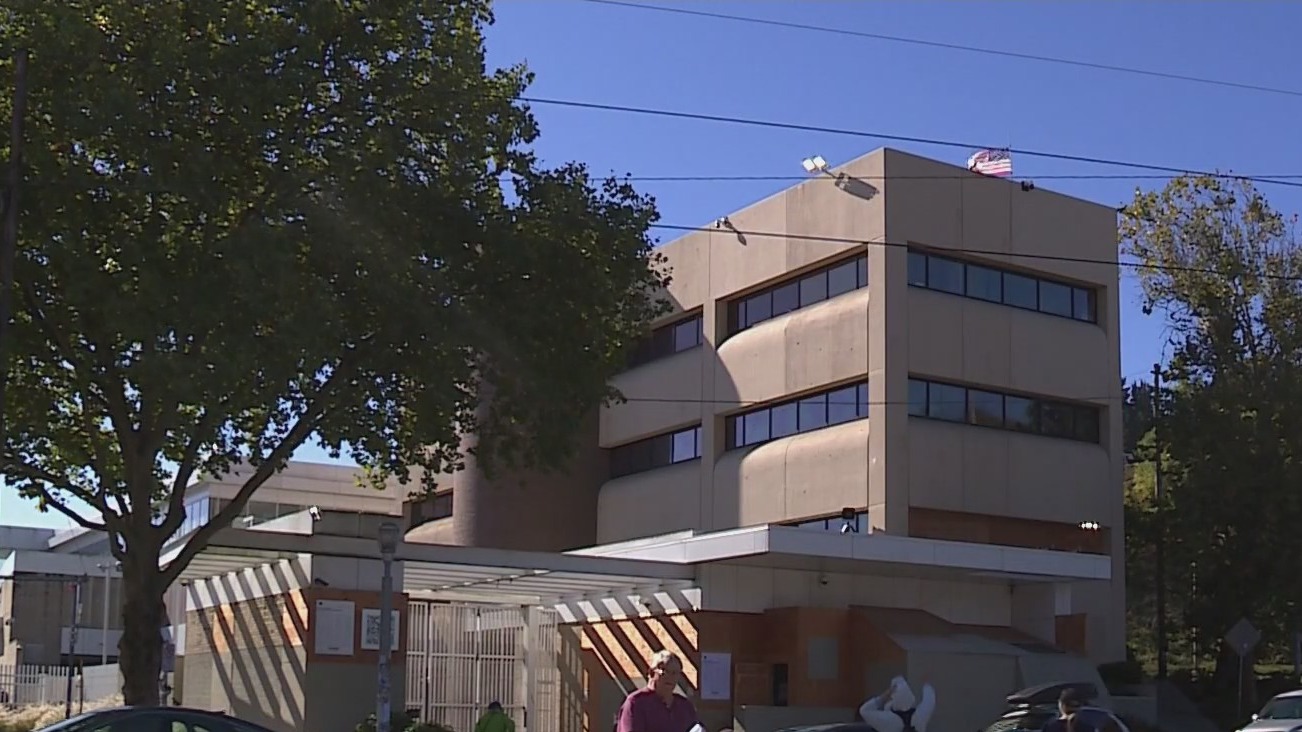 Federal judge extends orders to keep troops away from ICE facility
