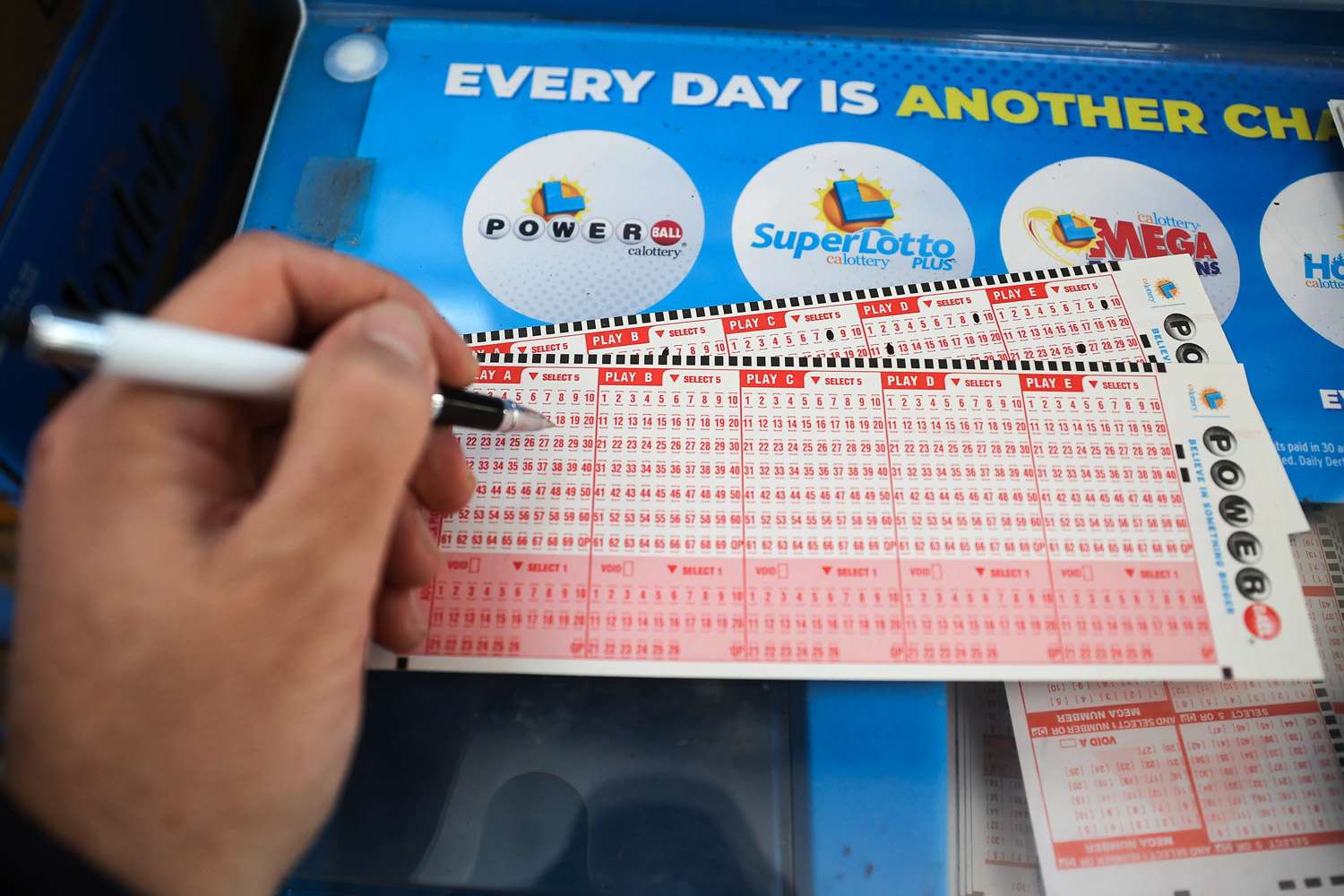 Powerball Jackpot CoWinner Claims Record 410 Million Prize, the