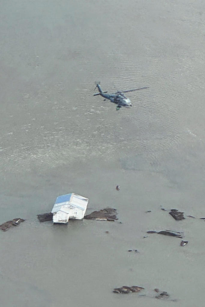 Alaska airlifting hundreds from stormdevastated coastal villages(01)