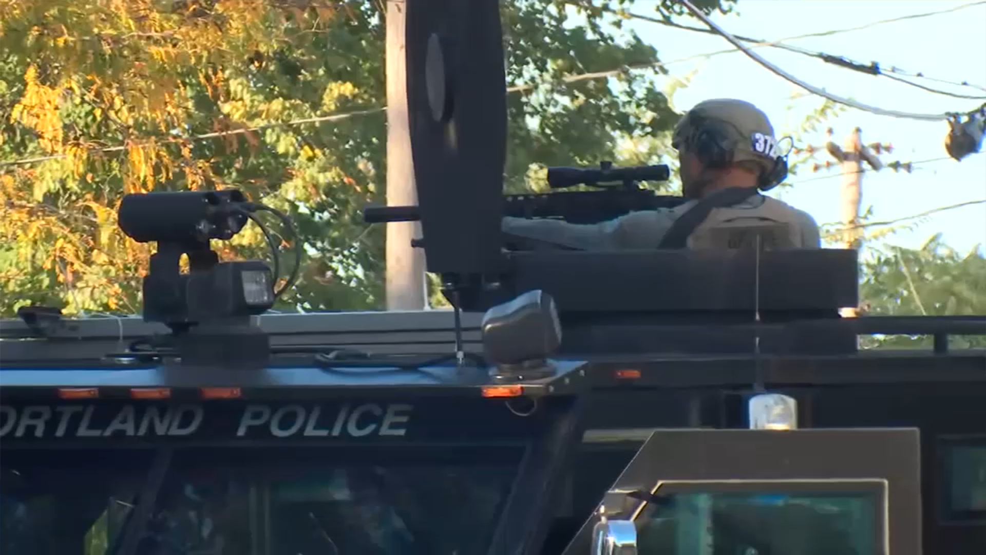 Suspect shoots himself after hourslong standoff in Southeast Portland