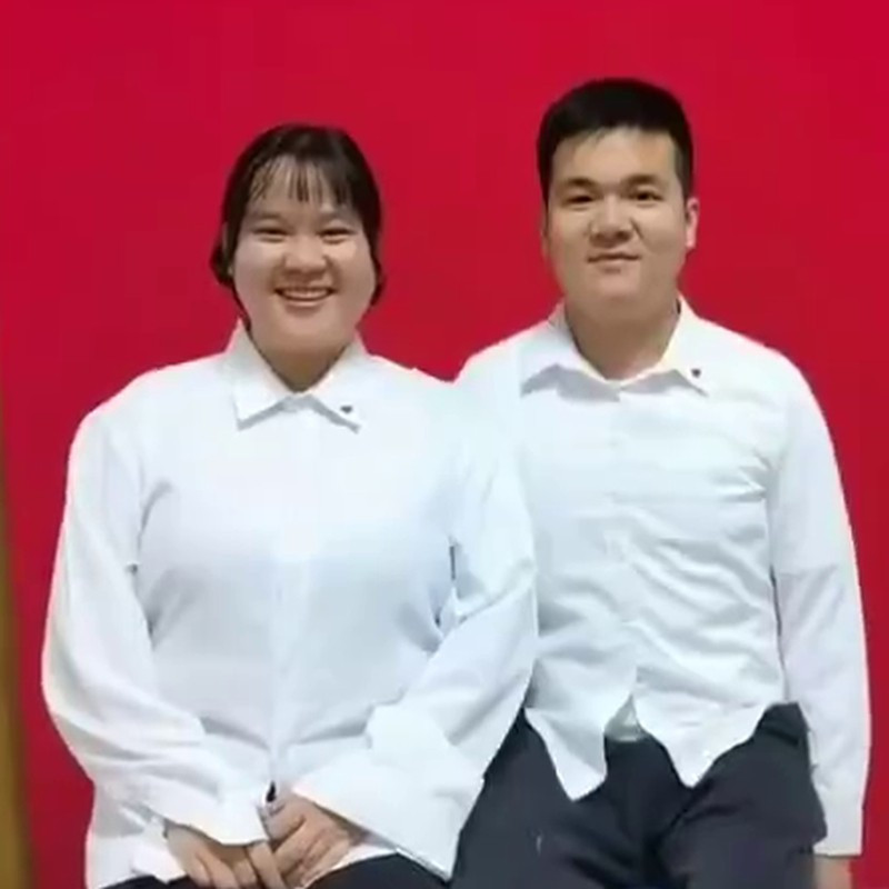 Cặp vợ chồng giống nhau như 2 giọt nước, cộng đồng mạng đến tận nơi 'xem'