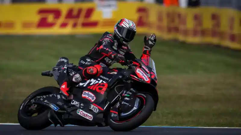 Bezzecchi Merasakan Ban 