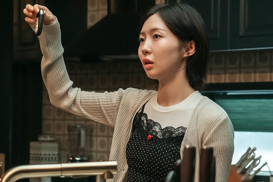 3 Alasan Young Ran Patut Waspada pada Hye Ji di Ms. Incognito 1 AA1P08m9