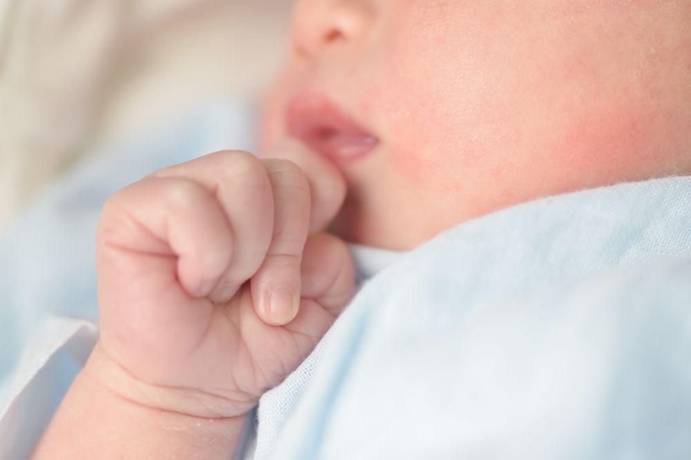 Bahaya Penggunaan Bedak Tabur pada Bayi yang Sering Diabaikan 1 AA1P0Ata