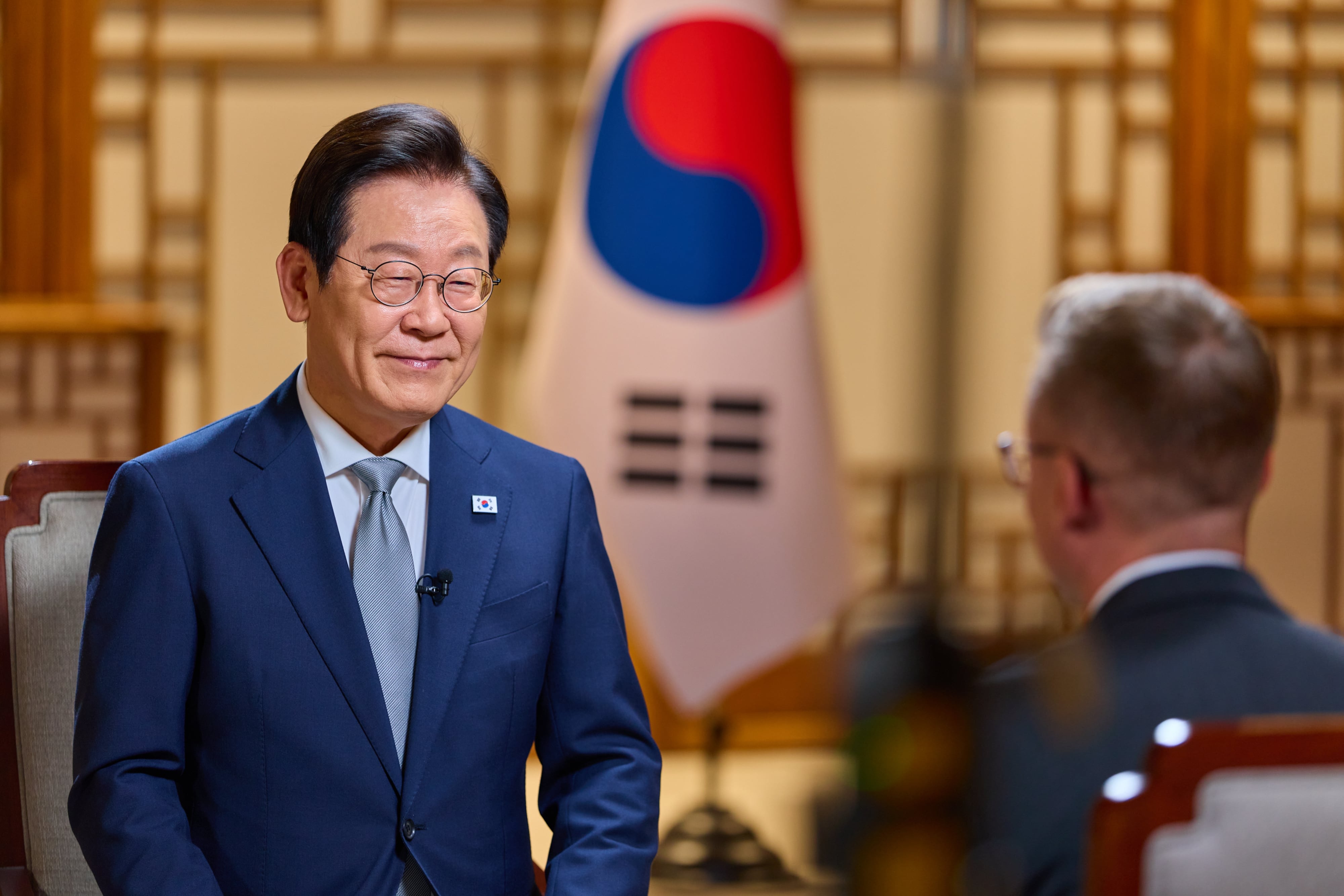President Lee Jae-myung Cautiously Optimistic on Tariff Talks