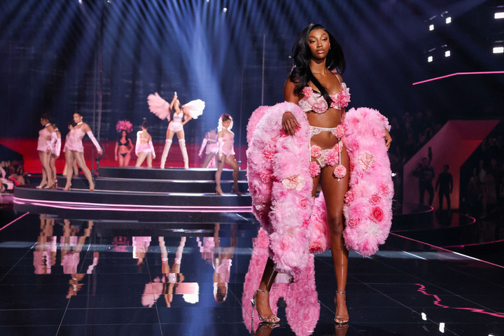 Sosok Dua Atlet Perempuan di VSFS 2025: Angel Reese dan Suni Lee 4 AA1P0TI0