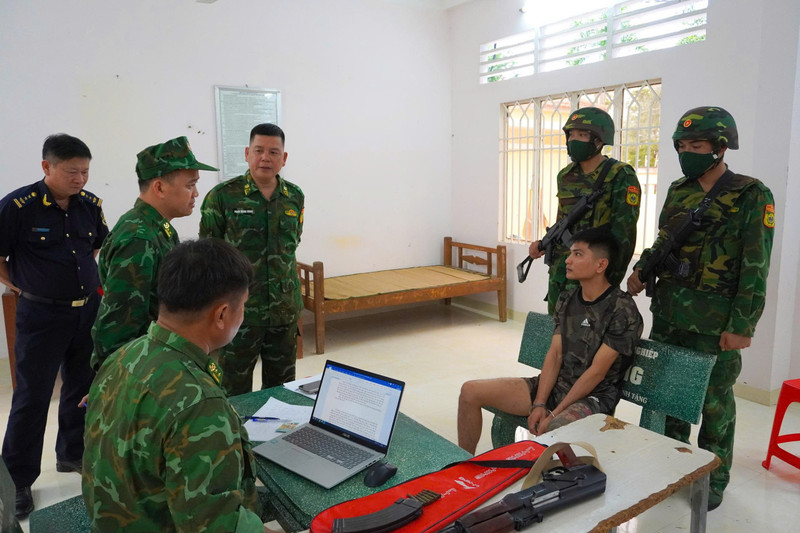 Phát hiện đối tượng mang súng AK làm thủ tục xuất cảnh sang Campuchia