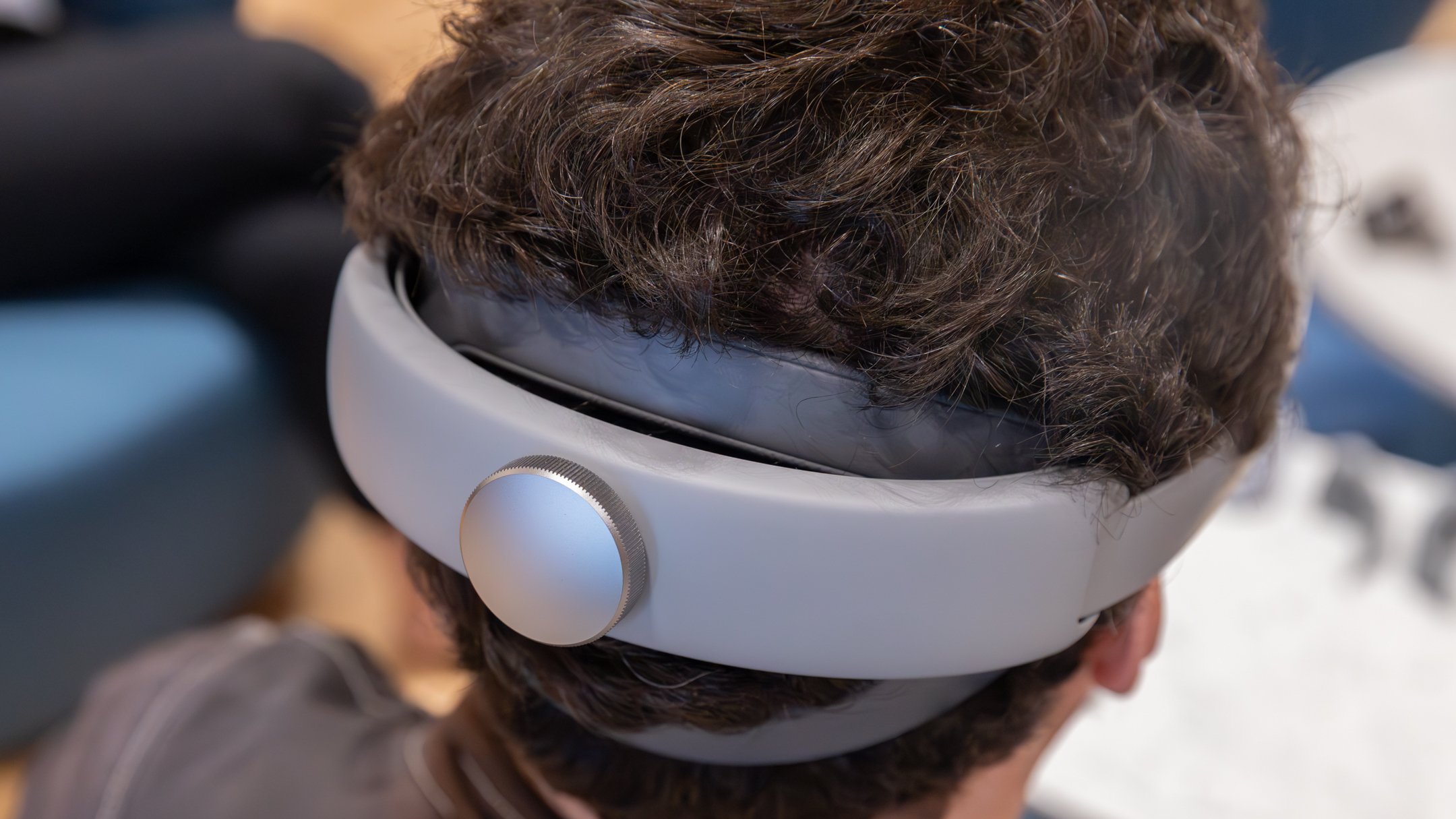 Samsung Galaxy XR vs. Apple Vision Pro: A Head-to-Head, Reality-Bending ...