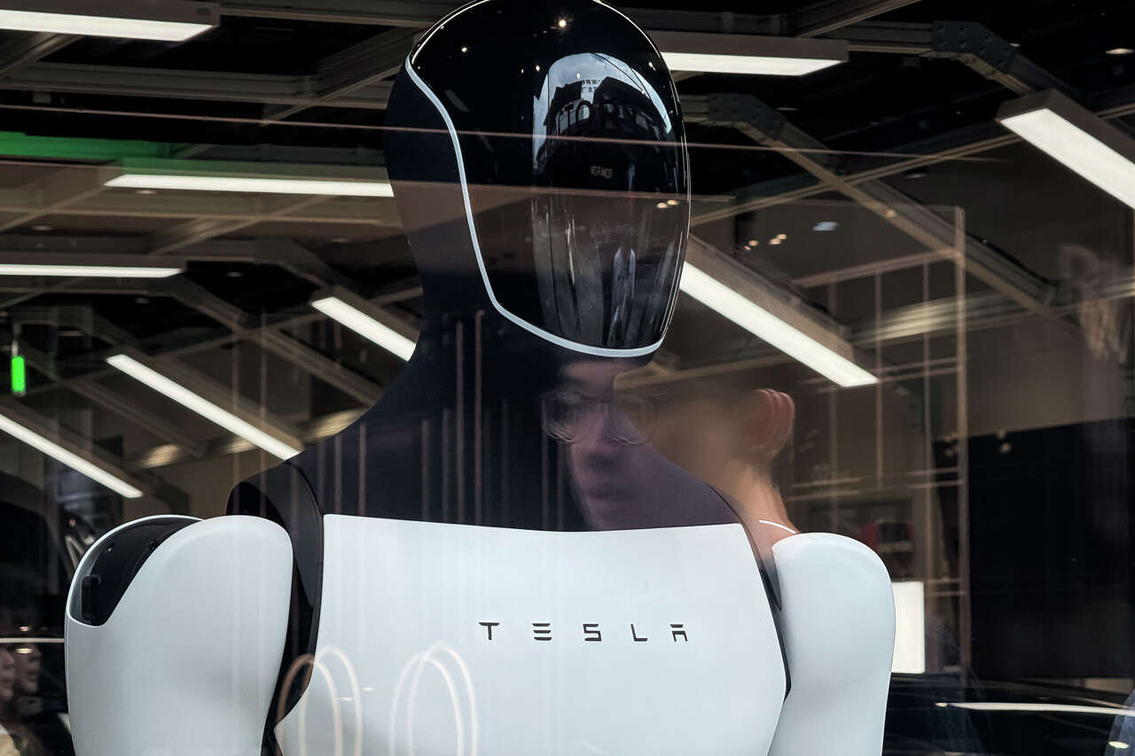 Elon Musk debunks viral rumors of a Tesla Bot deal