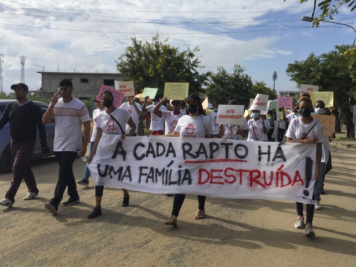 Cerca de 300 detidos por envolvimento em raptos em Moçambique em 15 ...