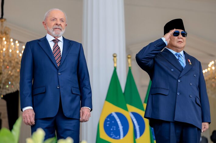Presidente da República, Luiz Inácio Lula da Silva, com o presidente da Indonésia, Prabowo Subianto, durante cerimônia oficial de chegada ao Palácio Merdeka. Palácio Merdeka – Jacarta (Indonésia) Foto: Ricardo Stuckert