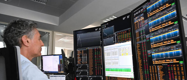 Borsa: Milano sale dello 0,4%, scivola Stm dopo i conti