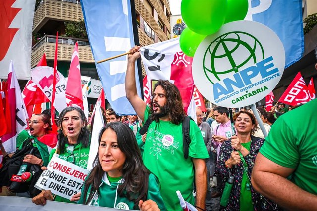 Sindicatos cifran en más del 50% el seguimiento de la huelga docente en ...
