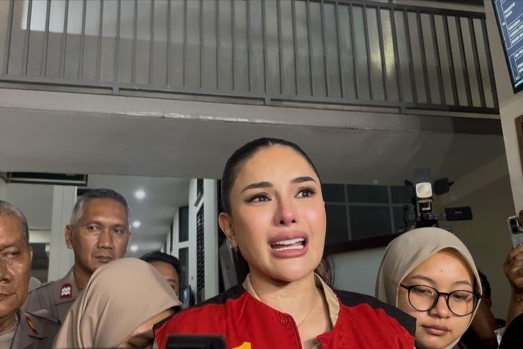 Nikita Mirzani Menangis: Hanya Hakim yang Jadi Harapan