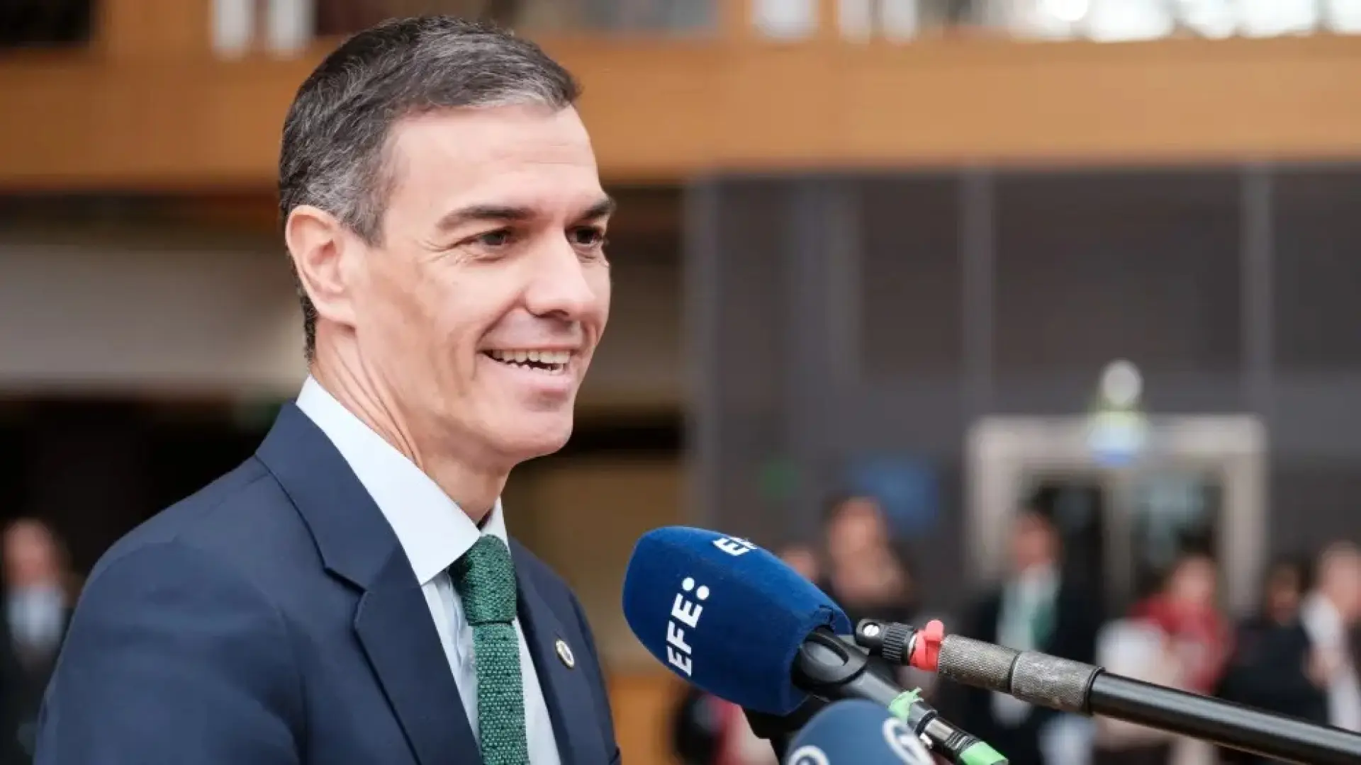 Sánchez responde a Trump y no cambia su postura sobre el gasto en ...