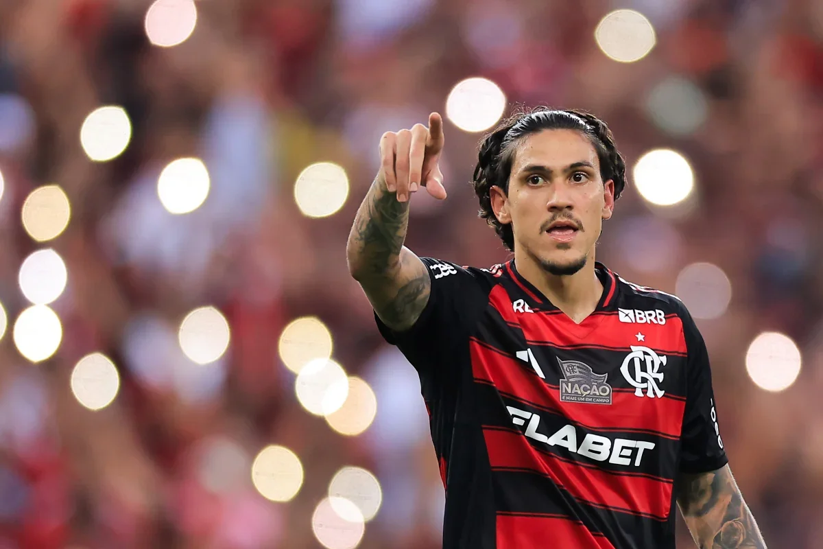 Zagueiro do Racing sofre fratura no rosto após cotovelada em jogo ...