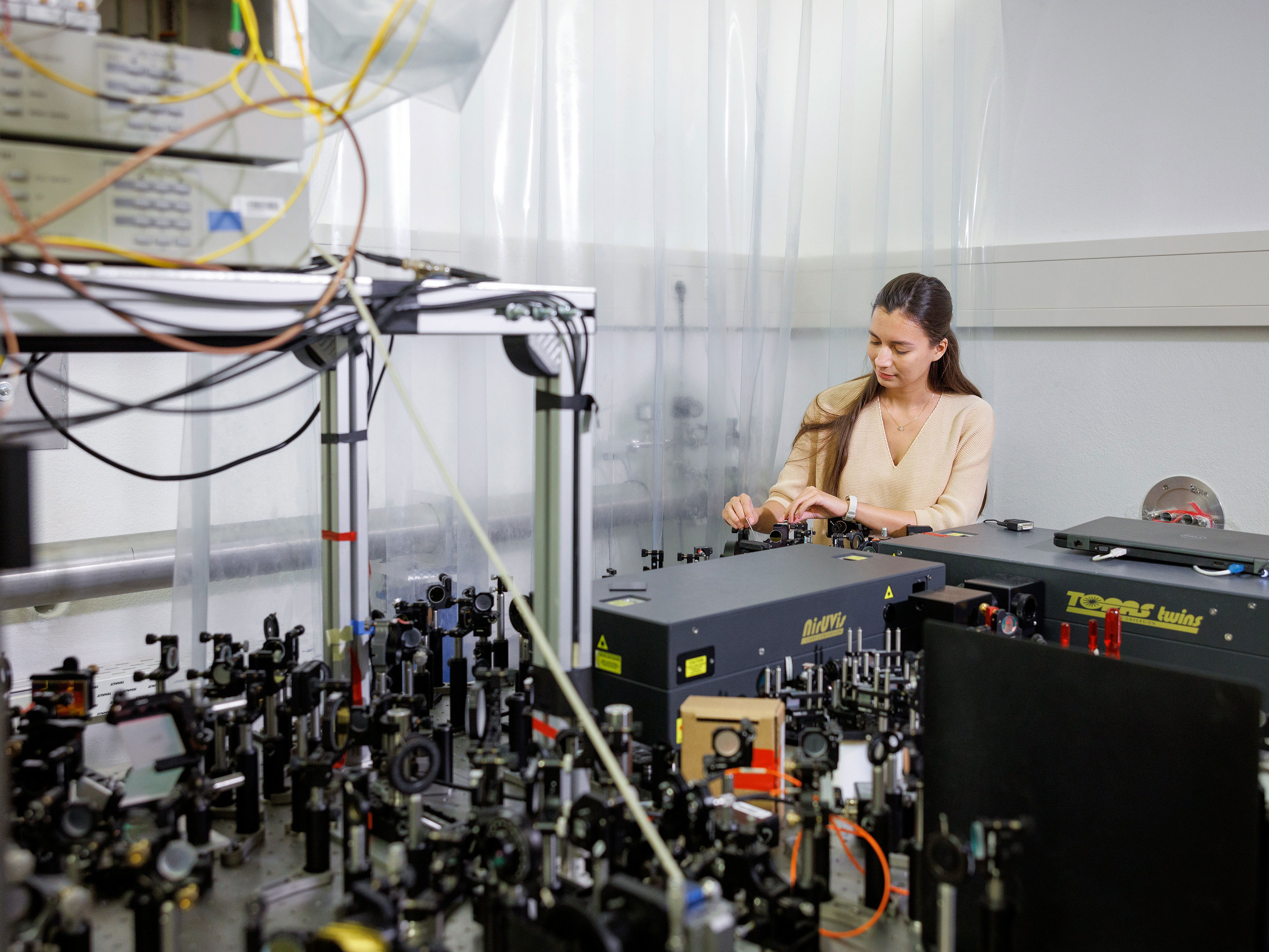 Terahertz Tech Sets Stage for “Wireless Wired” Chips