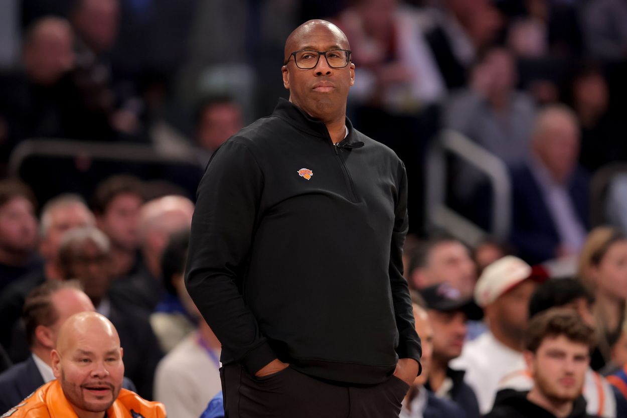 Knicks’ Mike Brown utilizes bench in full force in season opener