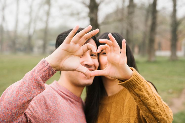 5 Zodiak Paling Setia yang Menganggap Cinta sebagai Janji Seumur Hidup